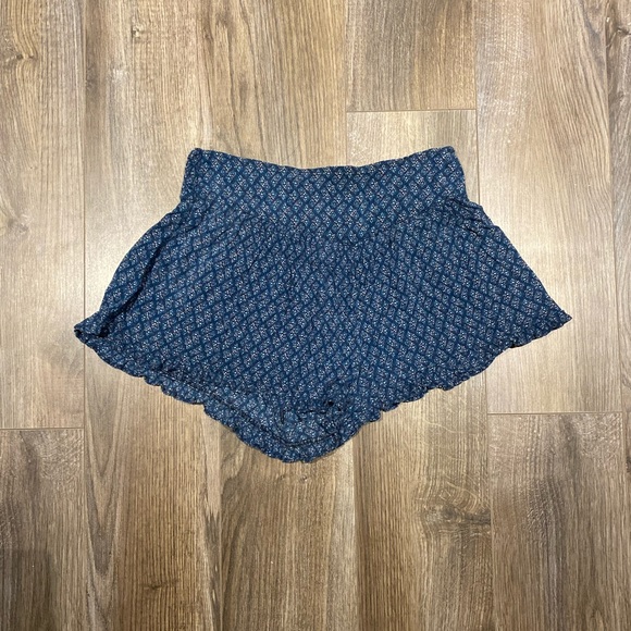 American Eagle Outfitters flowy shorts - Picture 3 of 4